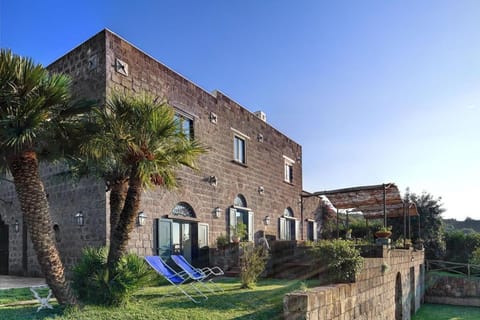 Property building, Day, Natural landscape, Garden, Garden view, sunbed