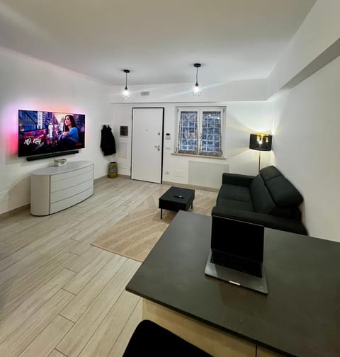 Communal lounge/ TV room, TV and multimedia, Living room, Seating area, Evening entertainment