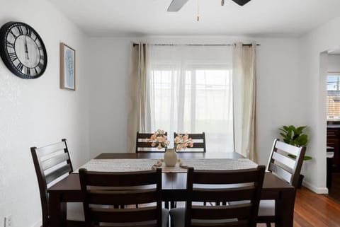 3BR 2BA Gem in Rancho Near Shop Centers & Eateries House in Carmichael