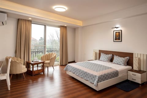 Bed, Seating area, Bedroom