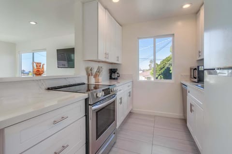 2nd floor A-C steps to beach downtown La Jolla House in La Jolla