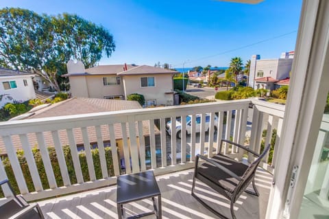 2nd floor A-C steps to beach downtown La Jolla House in La Jolla