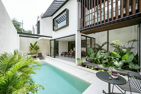 Property building, Garden, View (from property/room), Garden view, Pool view, Swimming pool, sunbed