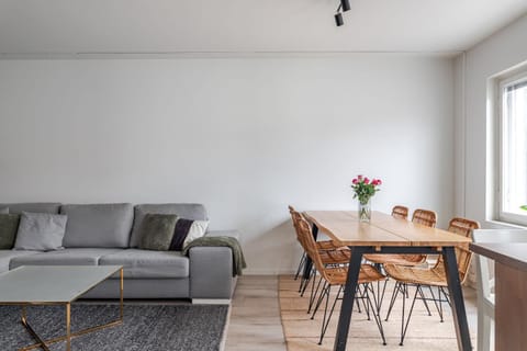 Seating area, Dining area