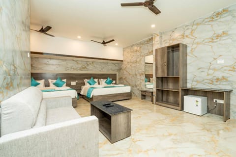 Bed, Photo of the whole room, Bedroom, minibar, air conditioner
