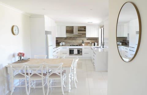 Dining area, kitchen