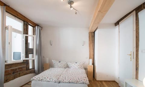 Photo of the whole room, Bedroom, wardrobe