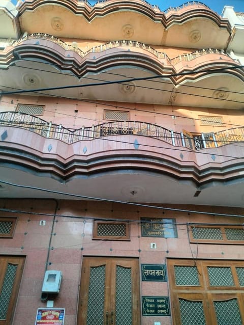 Property building, Day
