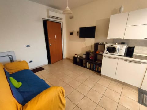 Living room, washing machine