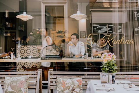 Property building, Restaurant/places to eat, Breakfast, Buffet breakfast