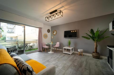 Appartement climatisé tout equipe avec balcon au cœur de Marseille Apartment in Marseille