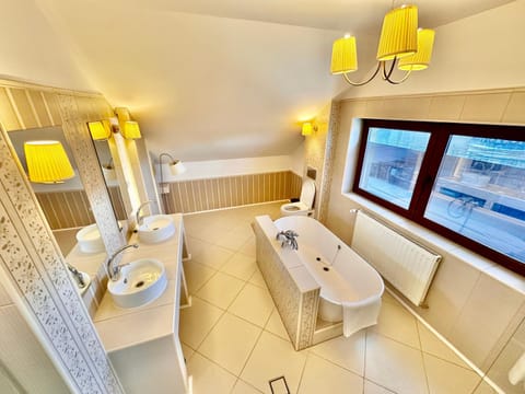 Toilet, Bathroom, Bath