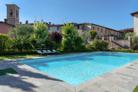 Property building, Garden, Swimming pool