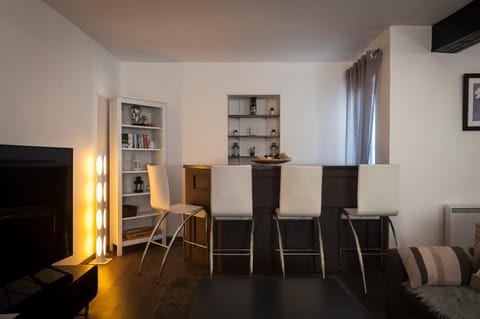 Living room, Lounge or bar