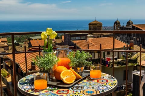 Day, View (from property/room), Balcony/Terrace, Dining area, Sea view
