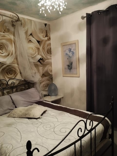 Bed, Photo of the whole room