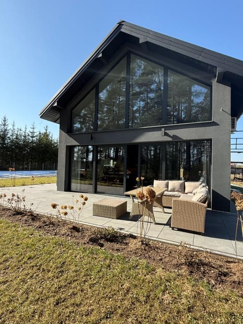 Property building, Spring, Day, Garden, Balcony/Terrace, Garden view