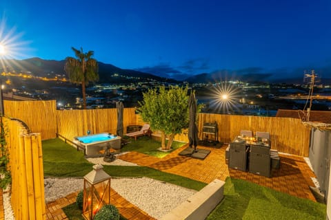 Night, Natural landscape, BBQ facilities, Garden, Hot Tub, sunbed