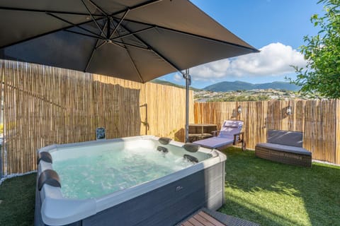 Day, Natural landscape, Garden, Hot Tub, Garden view, Mountain view, Pool view, sunbed
