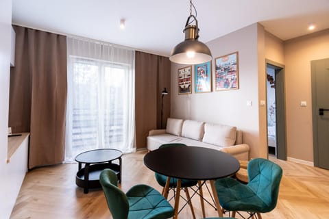 Bed, Living room, Photo of the whole room, Seating area