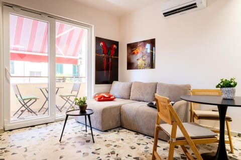 Living room, Seating area, air conditioner