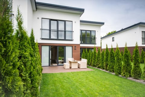 Property building, Garden, Balcony/Terrace, Garden view