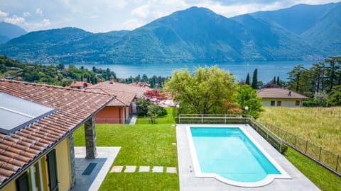 Lake view, Swimming pool