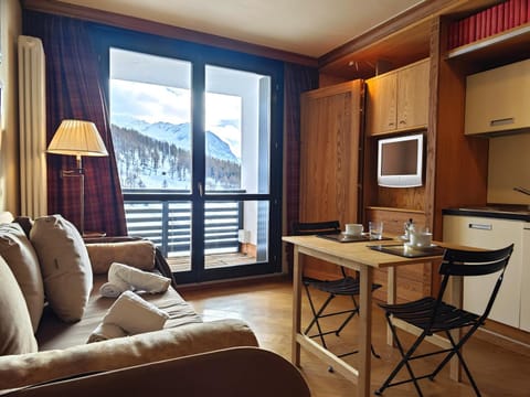 Hostdomus - 007 Studio Apartment in Sestriere