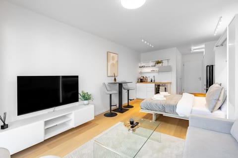 Communal lounge/ TV room, TV and multimedia, Kitchen or kitchenette, Living room, Seating area, Evening entertainment
