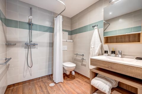 Shower, Toilet, Bathroom