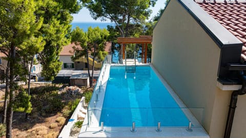 Day, Swimming pool