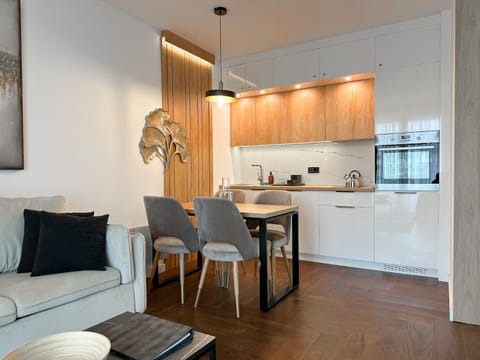 Kitchen or kitchenette, Seating area, Dining area, oven, stove