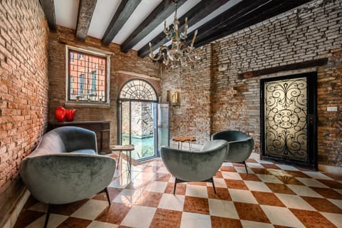 Lounge or bar, Seating area, City view, Sea view, internet