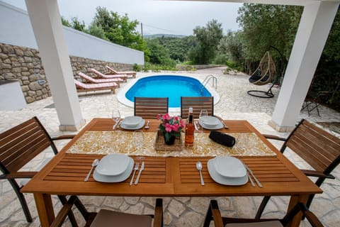 Food, Pool view, Swimming pool