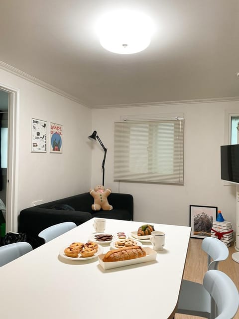 Living room, Food and drinks, Photo of the whole room, Seating area
