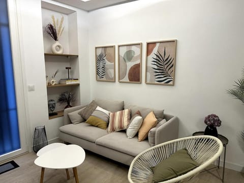 Living room, Seating area
