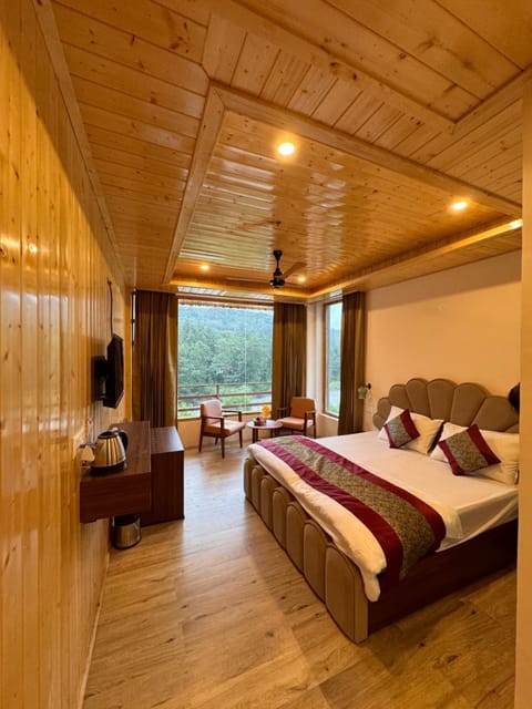 Photo of the whole room, Bedroom, Mountain view