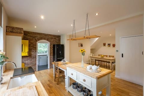 Apartment with Log Burner & Hot Tub Apartment in Newcastle upon Tyne