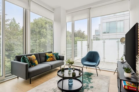 Patio, View (from property/room), Balcony/Terrace, Living room, Seating area