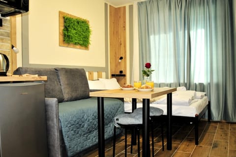 Kitchen or kitchenette, Seating area, Dining area