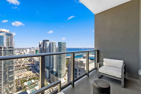 View (from property/room), Balcony/Terrace, Seating area, City view
