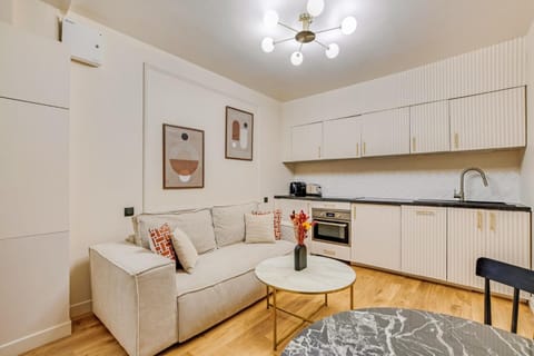 Kitchen or kitchenette, Living room, Seating area, Dining area, stove