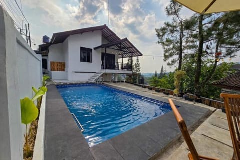 Property building, Natural landscape, Swimming pool, Swimming pool