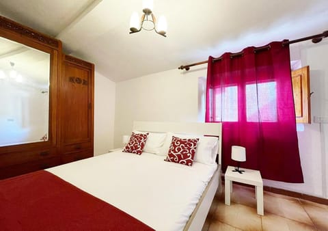 Bed, Photo of the whole room, Bedroom, wardrobe