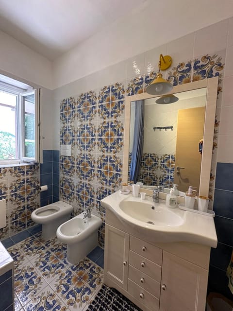 Bathroom, Bath, bidet