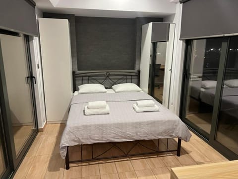 Bed, Photo of the whole room, Bedroom, towels