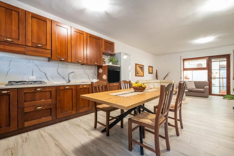 Property building, Kitchen or kitchenette, Living room