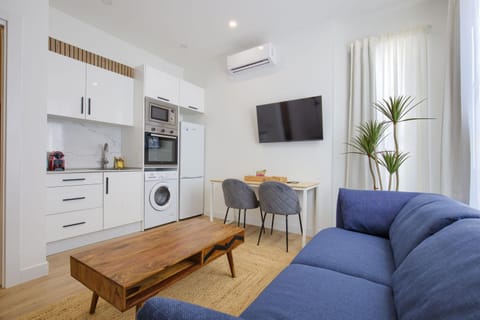 TV and multimedia, Coffee/tea facilities, Living room, microwave, oven, air conditioner