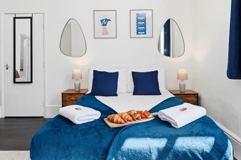 Bedroom, towels