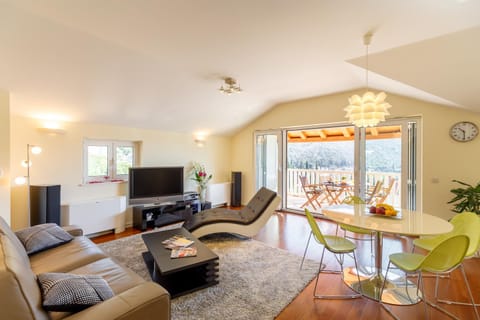 TV and multimedia, Balcony/Terrace, Living room, Seating area, Dining area, Garden view, Garden view, Sea view, Sea view